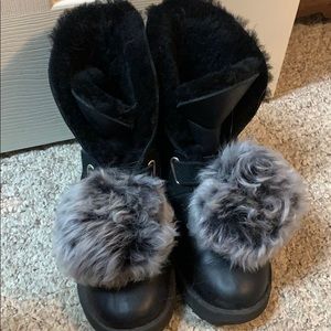 Like new ! Ugg Pom Pom boot size 8.5